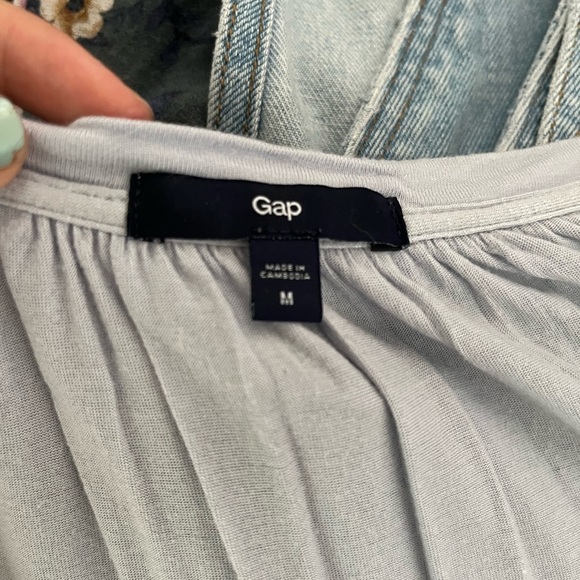 Gap sweater/shirt. - Picture 3 of 3